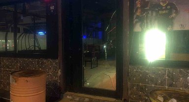 Kafede kızlar kavga etti, mekan sahibi havaya ateş açtı