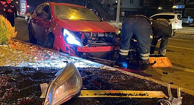 Kaza yapan sürücü hurdaya dönen araçtan inip kayıplara karıştı