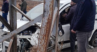 Konya'da iki hafif ticari araç çarpıştı: 1'i bebek 4 yaralı