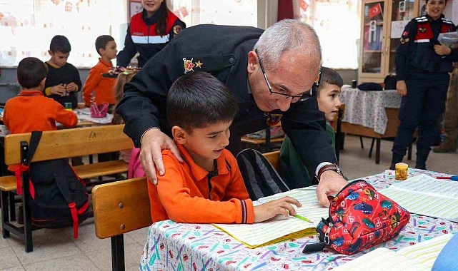 Minik öğrencilere jandarma tanıtıldı