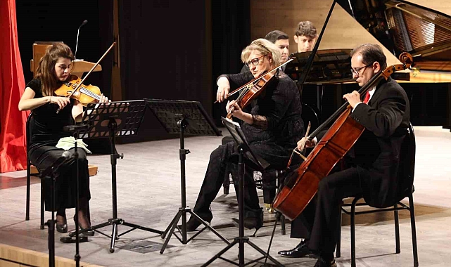 Odunpazarı Belediyesi'nin müzik grubu OPA QUADRO'dan etkileyici performans