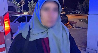 Önce araca çarptılar, ardından kadın sürücü ile eşini darp edip kaçtılar