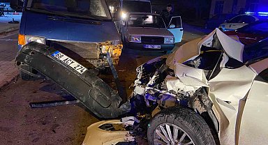 Otomobilin hurdaya döndüğü kazada sürücünün burnu bile kanamadı