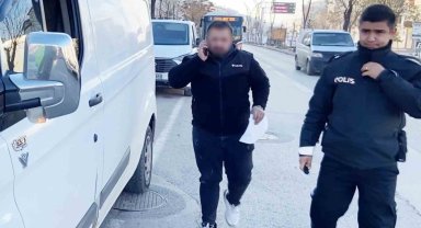 Sahte plakayla yakalandı, "Sahte değil" deyip yüzünü kapattı