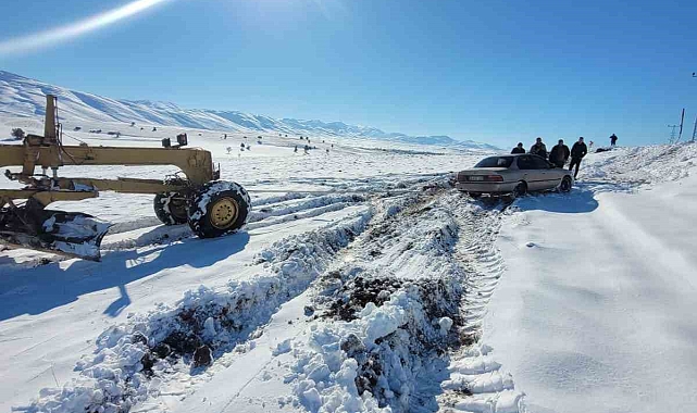 Tarlaya uçan araç kurtarıldı