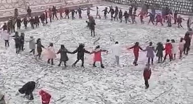 Tenefüs ziliyle bahçeye akın ettiler