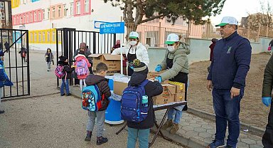 Tepebaşı'ndan çocuklara gıda desteği sürüyor