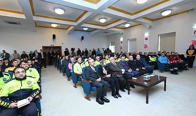 Vali Aksoy, "Fermuar Sistemiyle Yaşama Yol Ver" kampanyasını tanıttı