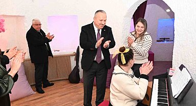 Vali Fidan engelli bireylerle atölye çalışmasına katıldı