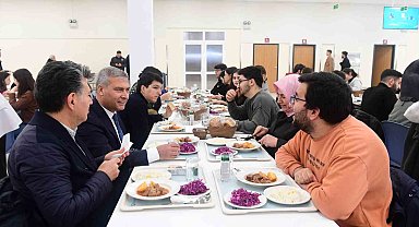 Yıllar önce öğrenci olarak geldiği yemekhaneye şimdi rektör olarak geldi