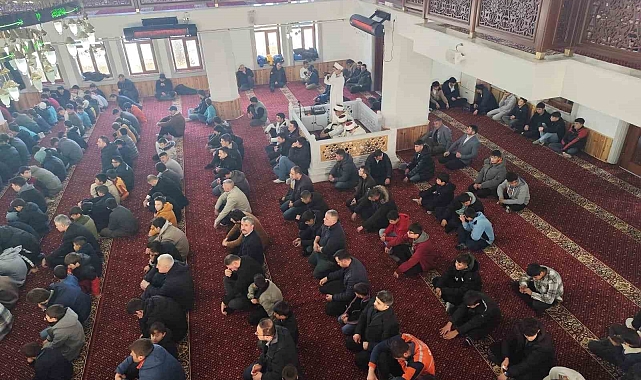 Akdağmadeni'nde 700 çocuk cuma namazında camide buluştu