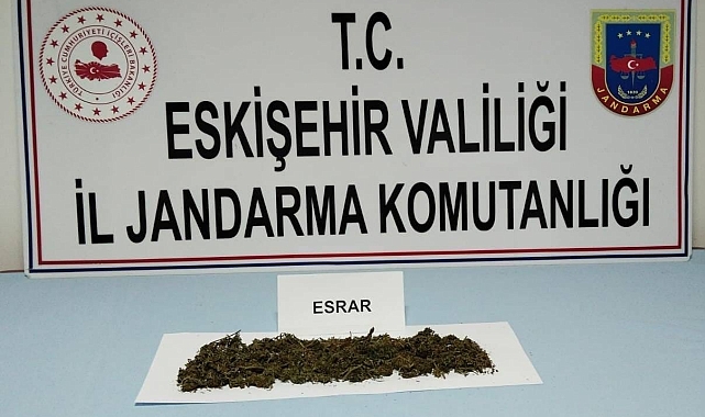 Araçta uyuşturucu madde bulunduran 2 şahıs yakalandı