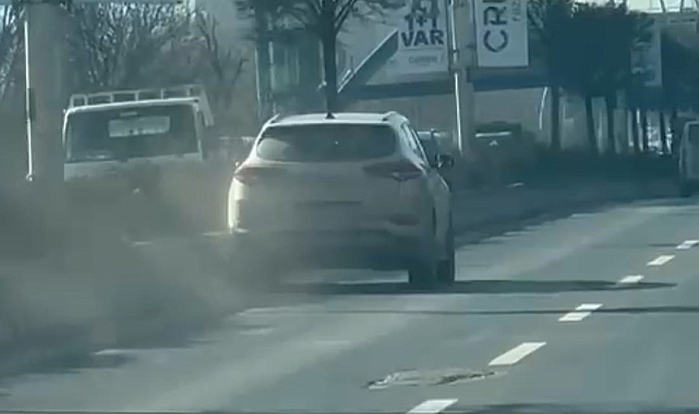 Dirensiyon başında rahatsızlanan sürücü bariyerlere çarparak ilerledi