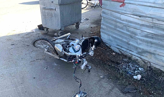 Hafif ticari araca çarpan motosiklet sürücüsü yaralandı