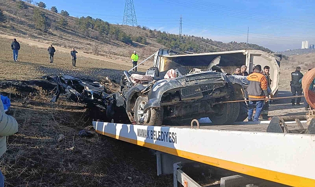 Hafriyat kamyonunun ezdiği araçtaki 3 belediye işçisi hayatını kaybetti