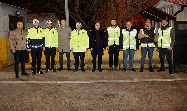 İl Emniyet Müdürü Yılmaz, yılbaşında görev yapan personeli ziyaret etti
