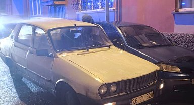 İttiği otomobili ile park halindeki aracın arasında kalan adam hayatını kaybetti