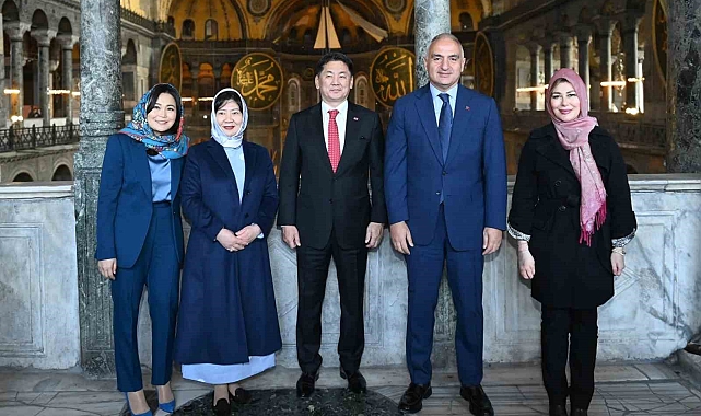 Kültür ve Turizm Bakanı Ersoy ve Moğolistan Cumhurbaşkanı Ukhnaa, Topkapı Sarayı ve Ayasofya Cami-i'ni ziyaret etti