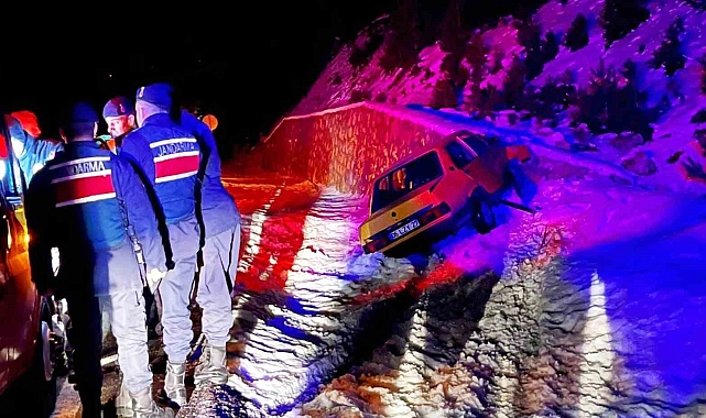 Otomobil duvara çarptı, sürücü yaralandı