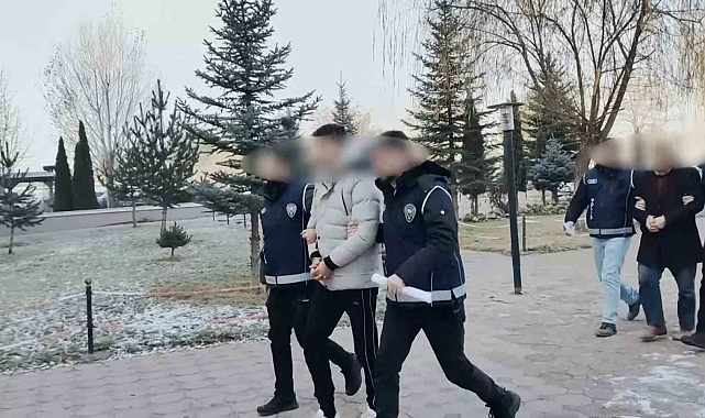 Sivas'ta yabancı uyruklu 3 kaçak göçmen yakalandı