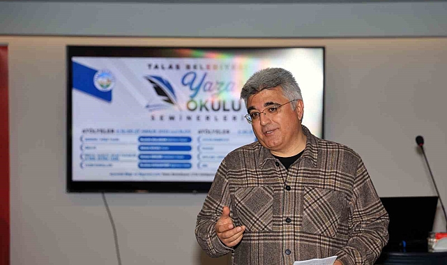 Talas'ın Yazar Okulu Seminerlerinde bu hafta konu romandı