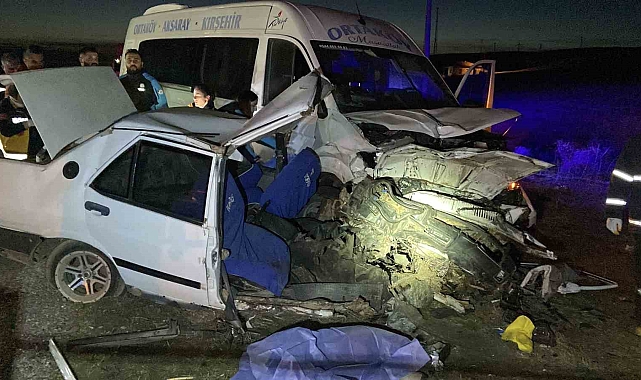 Tofaş otomobil ikiye bölündü, baba ve kızı hayatını kaybetti
