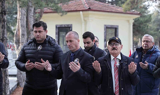 Yaşar Doğu kabri başında dualarla anıldı