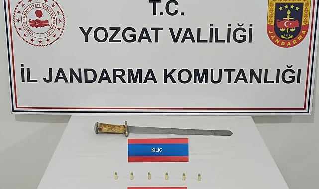 Yerköy'de şüphelenilen araçtan fişek ve kılıç çıktı