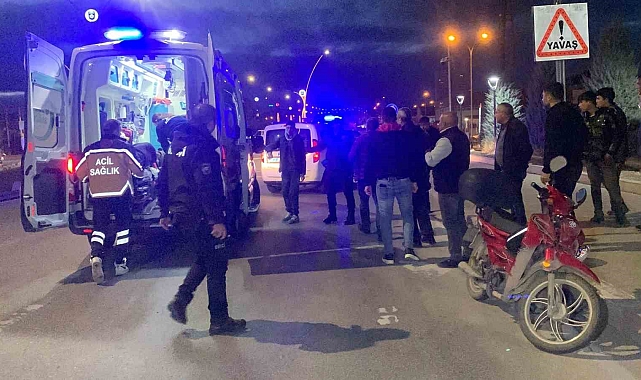 Karaman'da yolun karşısına geçmeye çalışan yayaya motosiklet çarptı: 2 yaralı