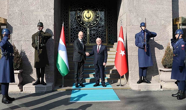 Milli Savunma Bakanı Güler Macar mevkidaşı Bobrovniczky ile görüştü