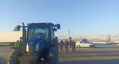 Traktör ile otomobil çarpıştı: 1 yaralı