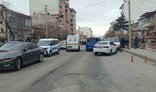 Aile içi kavga ihbarına giden polisler saldırıya uğradı