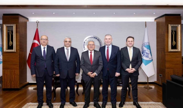 Başkan Büyükkılıç'a Erciyes Anadolu Holding heyetinden ziyaret