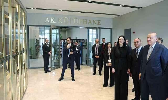 Cumhurbaşkanı Erdoğan AK Kütüphane'yi ziyaret etti