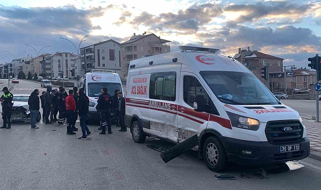 Karaman'da ambulansla otomobil çarpıştı: 3 yaralı