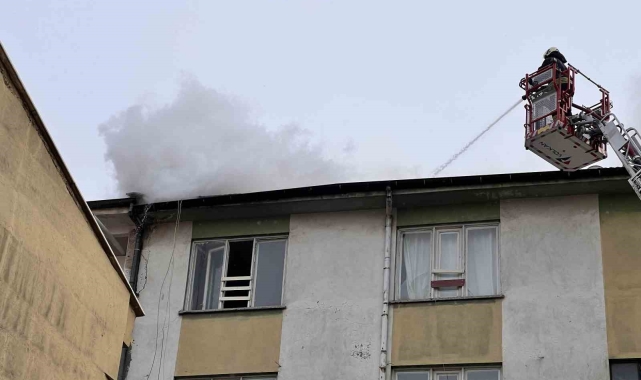 Konya'da çatıda çıkan yangın korkuttu