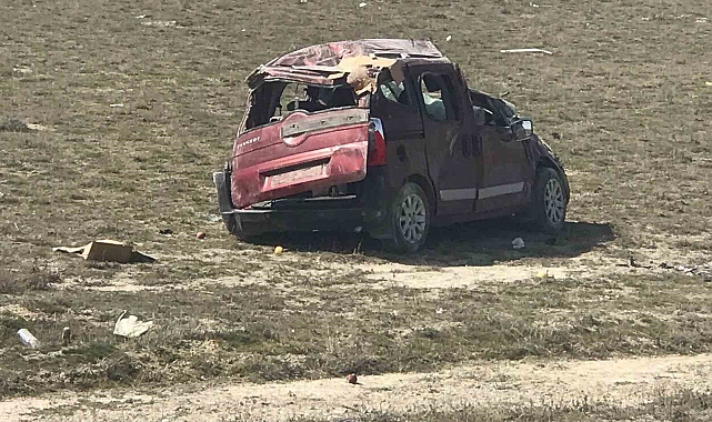 Konya'da hafif ticari araç takla attı: 5 yaralı