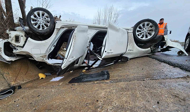 Konya'da otomobil ile hafif ticari araç çarpıştı: 3 yaralı