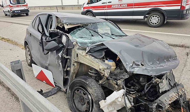 Otomobil kamyona arkadan çarptı: 3 yaralı
