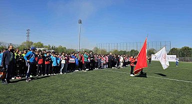 Akşemsettin Ortaokulu Çim Hokeyi Yıldız kızlar müsabakalarında Ankara'yı temsil etti