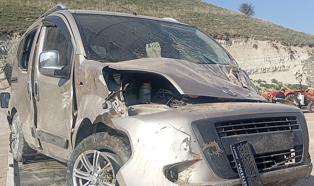 Ankara'da otomobilin devrilmesi sonucu 2 kişi yaralandı
