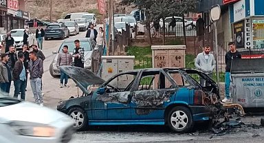 Ankara'da park halindeki otomobil yandı