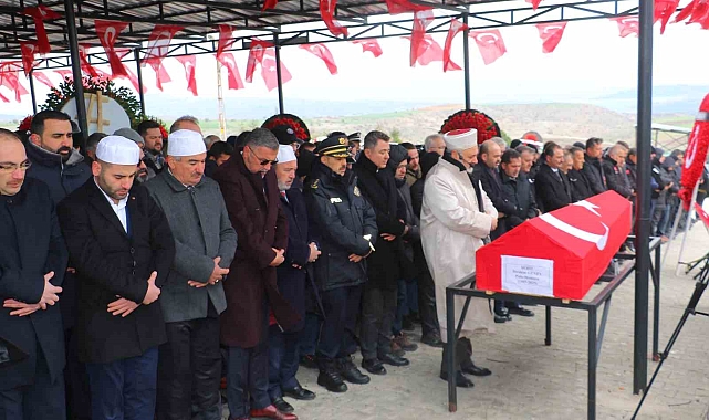 Ankara'da trafik kazasında şehit olan polis son yolcuğuna uğurlandı