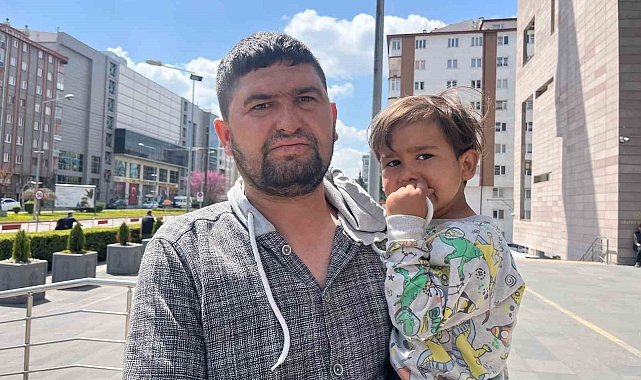 Anne kucağında sigara içtiği iddia edilen çocuğun babası: "Biz sigara kullanmıyoruz, çocuk eline almış"