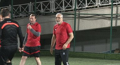 Bakan Işıkhan sendika temsilcileri ve basın mensuplarıyla maç yaptı