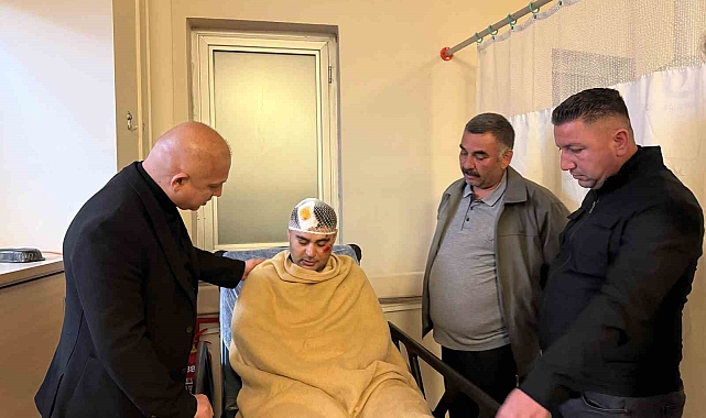 Bakan Önal'dan trafik kazası geçiren personele "geçmiş olsun" ziyareti