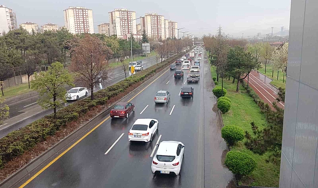 Başkentte etkisini gösteren yağış trafiğe neden oldu