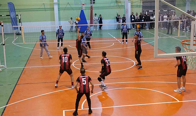 Beylikova'daki Kurumlar Arası Voleybol Turnuvası sona erdi