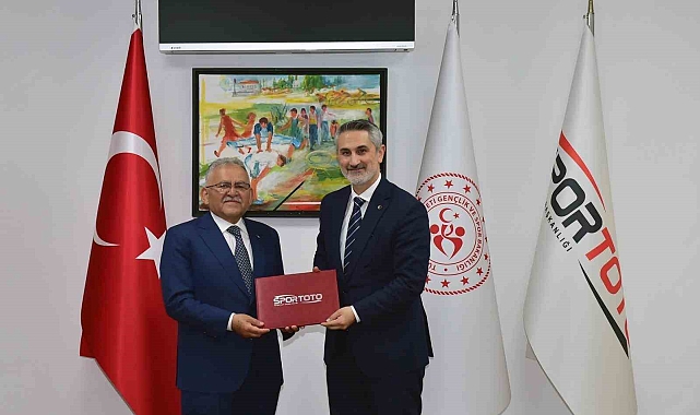 Büyükkılıç'tan Avrupa Spor Şehri Kayseri'ye bir proje daha: Atletizm pisti