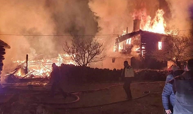 Çamlıdere'de çıkan yangında 4 ev 2 samanlık kullanılmaz hale geldi